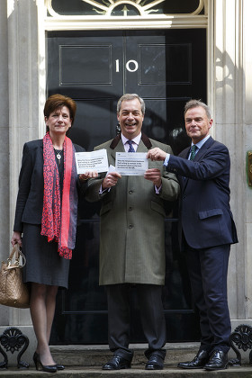 Nigel Farage hands back EU leaflet to 10 Downing Street, London, Britain - 15 Apr 2016