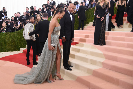 Hannah Davis, Derek Jeter At Arrivals For Manus X Machina Fashion In An Age  Of Technology