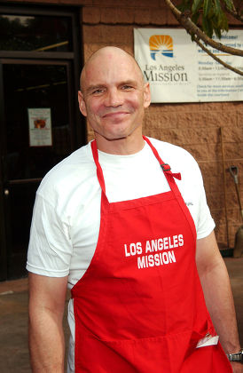 LOS ANGELES MISSION CHRISTMAS DINNER FOR THE HOMELESS, LOS ANGELES, AMERICA - 23 DEC 2005