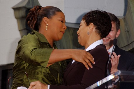 QUEEN LATIFAH RECEIVES A STAR ON THE HOLLYWOOD WALK OF FAME, LOS ANGELES, AMERICA - 04 JAN 2006
