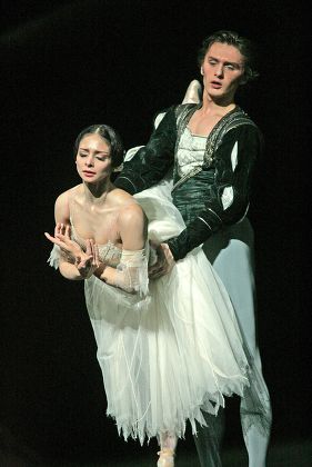 'GISELLE' PERFORMED BY THE ROYAL BALLET, LONDON, BRITAIN - JAN 2006