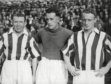 L-r: William Edward (billy) Hayes Ray Dring And Jeff Barker Huddersfield Town F.c. Footballers. Box 641 71911156 A.jpg.