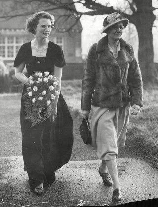 Wedding Of Jean Alice Macdonald Of Isles To Lt. Col. Basil John Ringrose. Picture Shows: Miss Angela Daphne Macdonald Of Isles (left) Sister Of The Bride With Her Mother Hon. Lady Rachel Macdonald (widow Of Sir Godfrey Macdonald Of The Isles 15th Bt.
