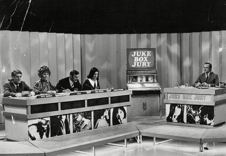 Tv Programme: Juke Box Jury. Picture Shows L-r: Pete Murray D.j. Lulu Pop Singer Eric Sykes Actor Susan Stranks Actress/tv Presenter And David Jacobs. Box 645 126111520 A.jpg.