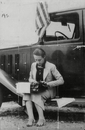 Miss Frances Davis Journalist Reporting On The Spanish Civil War. (for Full Caption See Version) Box 657 216121516 A.jpg.