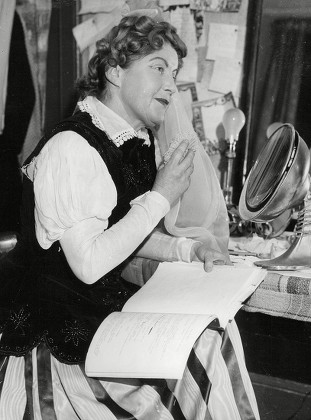 Gwyneth Lascelles Actress And Understudy For Gladys Cooper In Play 'the Cheated Heart' At The Lyceum Theatre Edinburgh. Box 663 927011640 A.jpg.