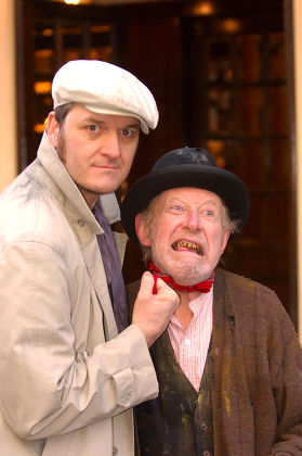NEW COMEDY 'STEPTOE AND SON, MURDER AT OIL DRUM LANE' PROMOTION  AT COMEDY THEATRE, LONDON, BRITAIN - 21 FEB 2006