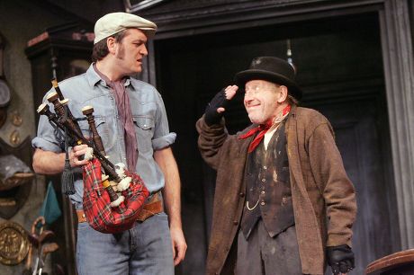 PLAY 'STEPTOE AND SON, MURDER AT OIL DRUM LANE' AT COMEDY THEATRE, LONDON, BRITAIN - FEB 2006