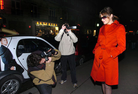 ELIZABETH DAY EXPERIENCING  THE 'SOIREE DE STAR', PARIS, FRANCE   - FEB 2006