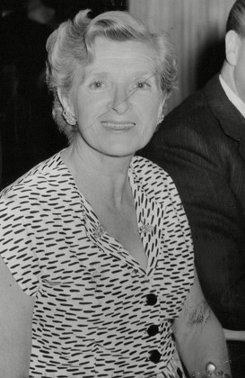 Actress Gladys Cooper At Foyle's Literary Luncheon At The Dorchester Hotel. Box 671 108031619 A.jpg.