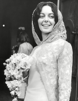 Actress Eileen Nicholas Before Her Marriage To Paul Shelley At A Church In Kew. Box 674 724031640 A.jpg.