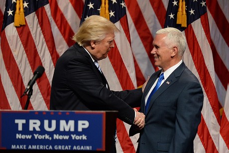 Mike Pence Condemns Donald Trump For January 6 Insurrection In Speech - Foto 6