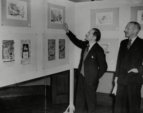 Sir Hugh Casson Architect (l) Pointing At Picture And Sir Parker Morris Town Clerk Of Westminster Council. Box 674 224031649 A.jpg.