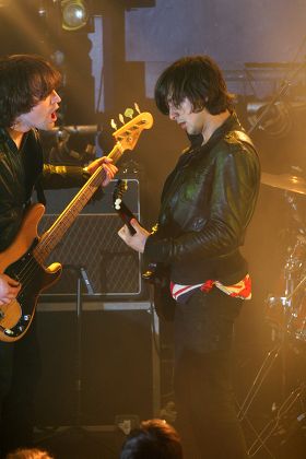 DIRTY PRETTY THINGS IN CONCERT AT KINGS COLLEGE, LONDON, BRITAIN - 08 MAR 2006