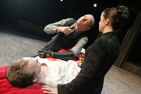 'WAR OF THE ROSES' PLAY AT THE NORTHERN BROADSIDES THEATRE, HALIFAX, YORKSHIRE, BRITAIN - 28 MAR 2006