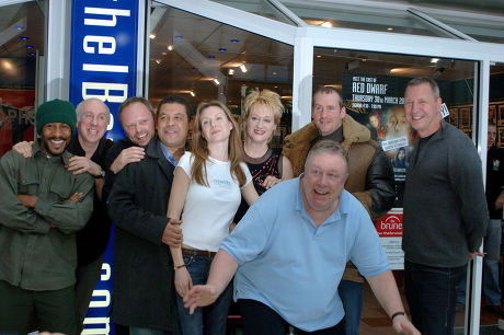 CAST OF 'RED DWARF' AT IB STORES IN SWINDON, WILTSHIRE, BRITAIN - 30 MAR 2006