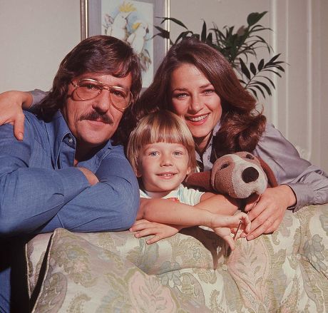 CHARLOTTE RAMPLING WITH HER FAMILY - 1976