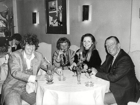 Dr Who Actor Tom Baker And Wife Dining With Her Parents Viscount And Lady Bangor At The Albatross Restaurant. (l-r) Tom Baker Lady Marjorie Bangor Actress Lalla Ward And Edward 7th Lord Bangor Best Known As Broadcaster Edward Ward. Box 697 120707161