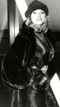 Actress Sybil Danning At Heathrow Airport. Box 699 1140716346 A.jpg.