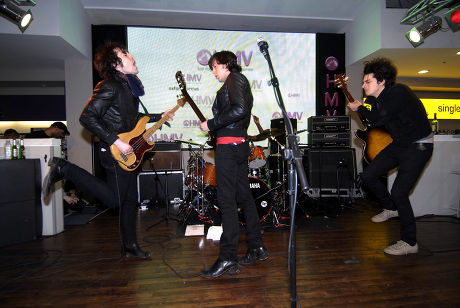 'DIRTY PRETTY THINGS' IN STORE APPEARANCE AT HMV, OXFORD STREET, LONDON, BRITAIN - 24 APR 2006