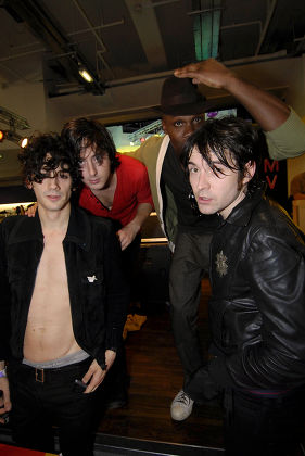 'DIRTY PRETTY THINGS' IN STORE APPEARANCE AT HMV, OXFORD STREET, LONDON, BRITAIN - 24 APR 2006