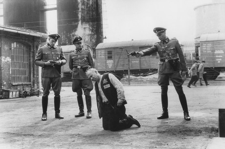 1 Wwii german soldiers execution scene still steven spielberg Stock Pictures, Editorial Images ...