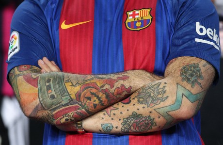 Arm Tattoos Barcelona Fan During Uefa Foto de stock de contenido editorial - Imagen de stock