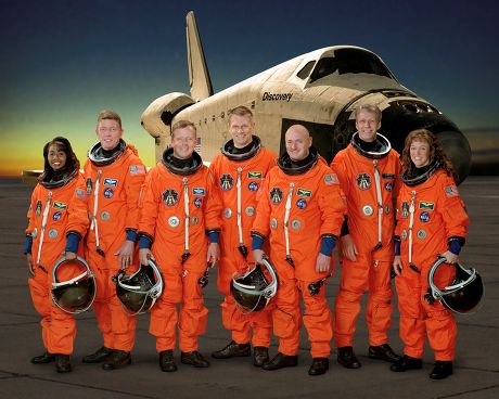 SPACE SHUTTLE STS 121  CREW, JOHNSON SPACE CENTER, HOUSTON, TEXAS, AMERICA  - 05 APR 2006