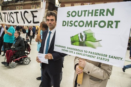 Southern Rail protest at Victoria Station, London, UK - 29 Sep 2016