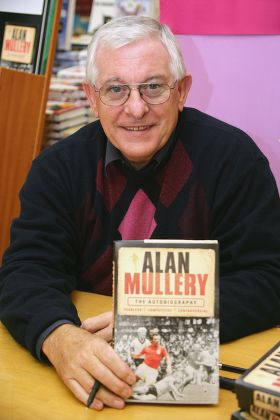Alan Mullery  Autobiography book signing at Ottakers, Chelmsford, Essex, Britain - 13 Oct 2006