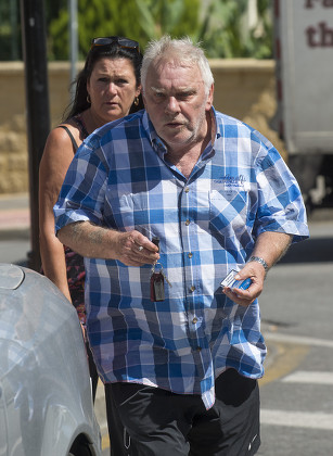 Exc Print Before Web / Freddie Starr And Mystery Friend Leaving A Restaurant In Marbella Where He Is Now Living In Tax Exile. Picture David Parker 22.9.15.