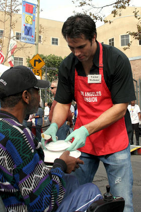 Los Angeles Mission Thanksgiving Meal for the Homeless, Los Angeles, America  - 22 Nov 2006