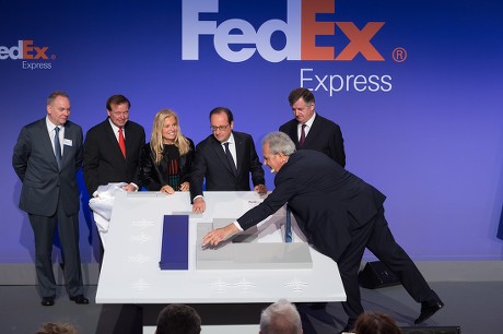 Francois Hollande visits Fedex Express, Roissy, France - 18 Oct 2016