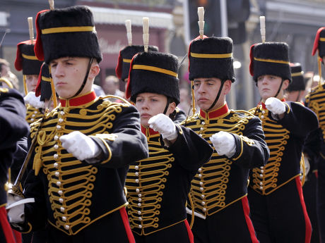 Female Soldier On Guard Duty Windsor Editorial Stock Photo - Stock ...