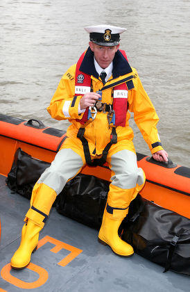 RNLI Medals for Gallantry photocall, Victoria enbankment, London, Britain - 16 May 2007