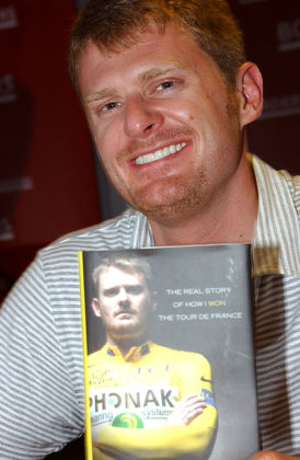 Floyd Landis, 2006 Tour De France winner promoting his new book c at Borders Book Store, Chicago, America  - 10 Jul 2007