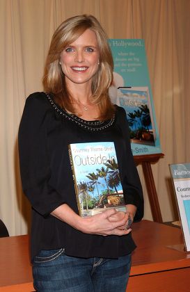 Courtney Thorne-Smith signs copies of her debut novel 'Outside In' at Barnes and Noble Bookstore, New York, America - 19 Sep 2007