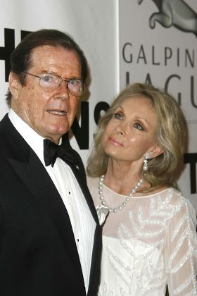 Roger Moore's Lifetime Achievement Award at the 52nd Annual Thalians Gala Ball, Beverly Hilton Hotel, Los Angeles, America - 21 Oct 2007