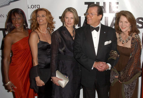 Roger Moore's Lifetime Achievement Award at the 52nd Annual Thalians Gala Ball, Beverly Hilton Hotel, Los Angeles, America - 21 Oct 2007
