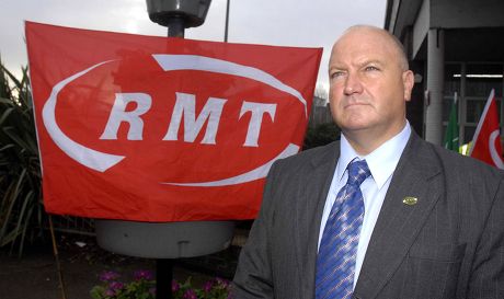 Bob Crow visiting RMT union members striking over bus driving hours in the Wiltshire and Dorset bus company, Poole, Dorset, Britain - 16 Jan 2008