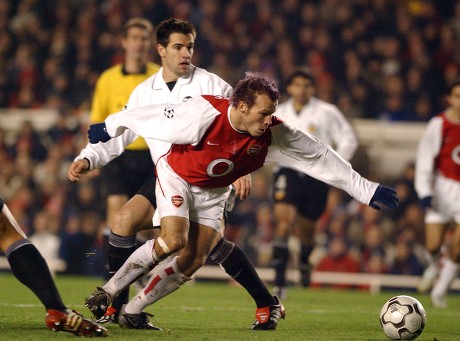 Fredrik Ljungberg Arsenal Breaks Through Valencia Editorial Stock Photo ...