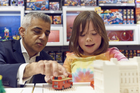 World's Largest Lego Store Opens in London