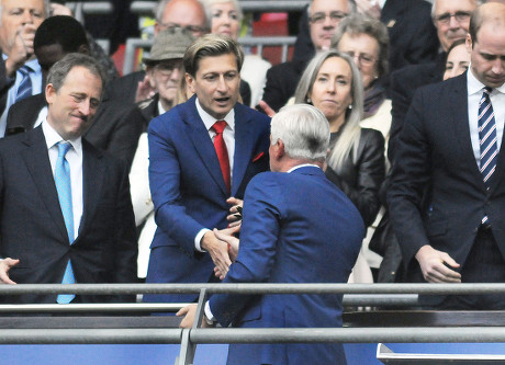 Football - 2016 FA Cup Final - Crystal Palace vs Manchester United Crystal Palace Owner Steve Parrish consoles Manager Alan Pardew at Wembley