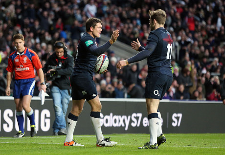 The england team come together for a team talk hi-res stock photography
