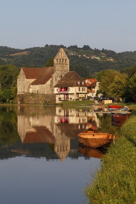 Beaulieu Sur Dordogne Dordogne Valley Correze Editorial Stock Photo ...