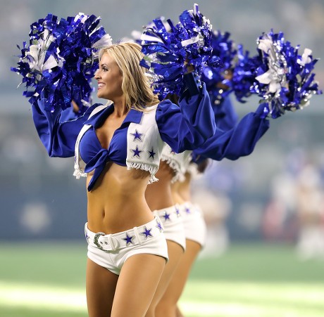 Arlington, Texas, USA. 22nd Nov, 2018. The Dallas Cowboys Cheerleaders  perform during the NFL football game between the Washington Redskins and  the Dallas Cowboys at AT&T Stadium in Arlington, Texas. Shane Roper/Cal