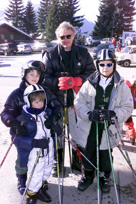 Photocall During Family Holiday On the Slopes of Verbier, Switzerland - 18 Feb 2001