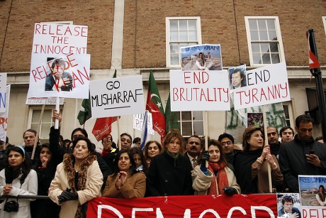 Protesters Outside the High Commission For Pakistan, Lownes Square, Knightsbridge Calling For the Release of Imran Khan and End of Marshall Law - 18 Nov 2007