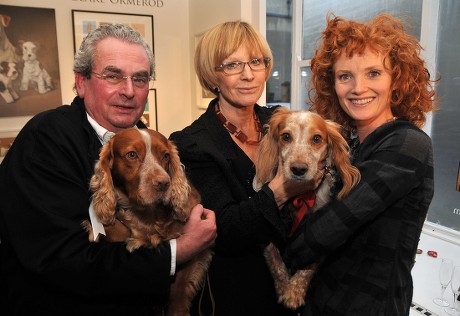 Opening of the Dollar Street Gallery with 'The Dog Show', Cirencester - 05 Dec 2009