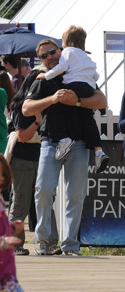 Russell Crowe and His Family See Peter Pan - 18 Jul 2009